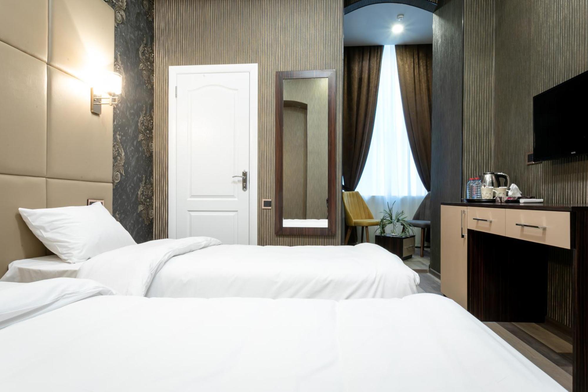 Garden Inn Nizami Hotel Baku Exteriör bild