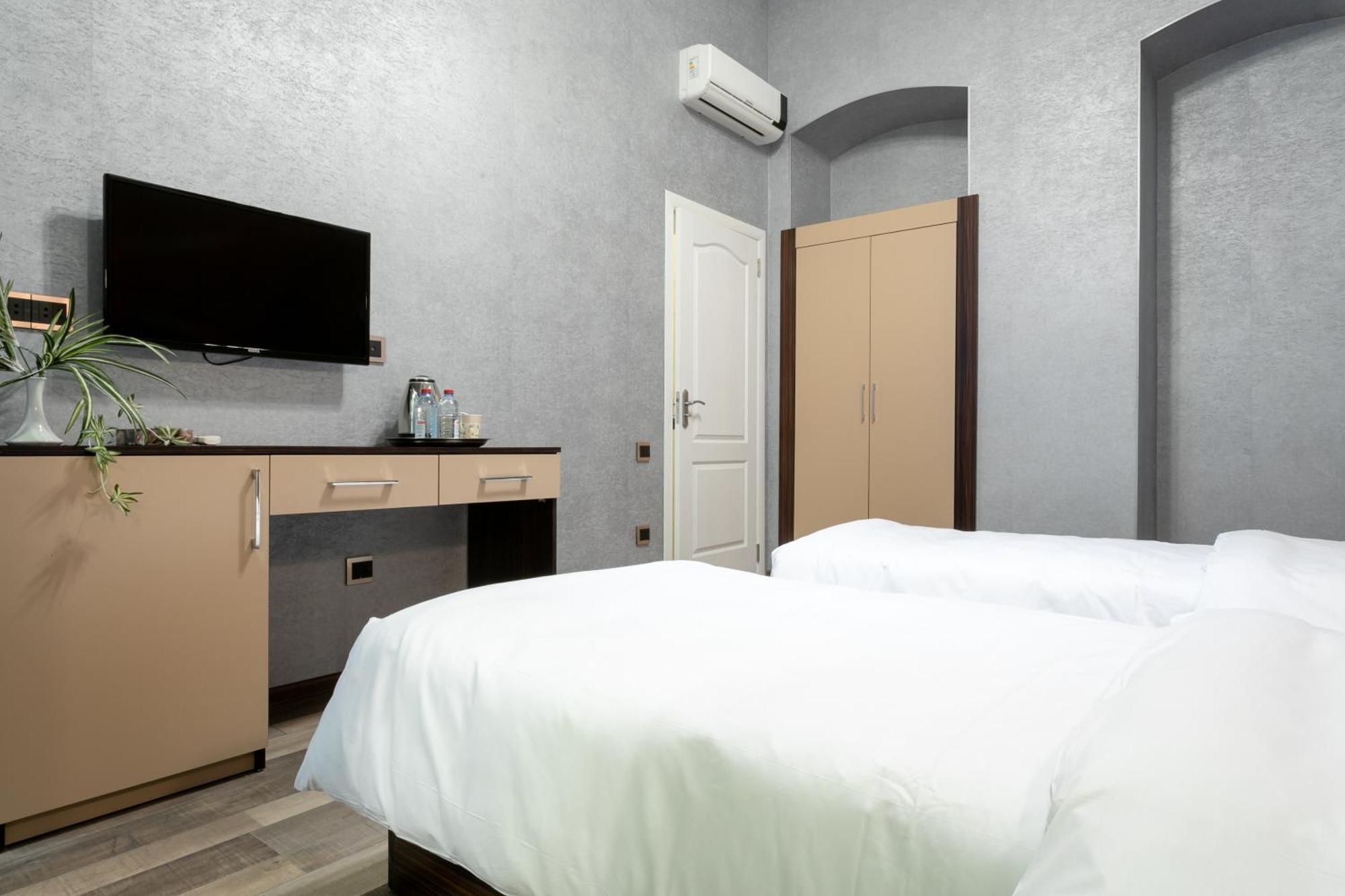 Garden Inn Nizami Hotel Baku Exteriör bild